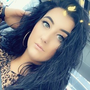 Meet your Posher, Claire